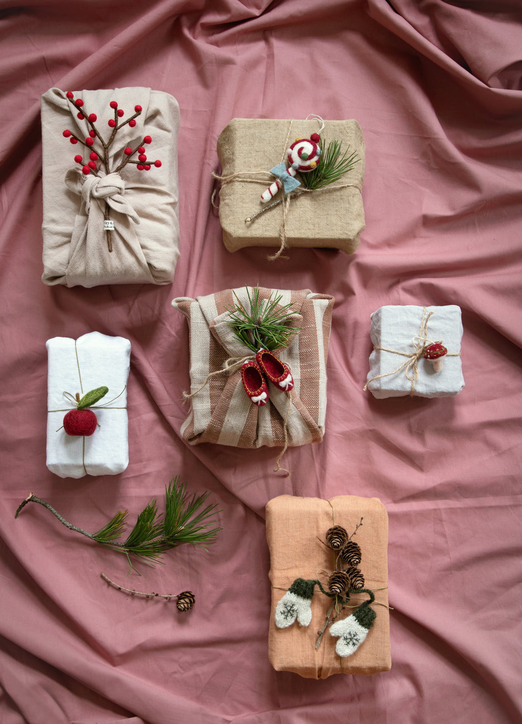 Kerstornamentje - Kerstsnoepje met okerkleurige strik