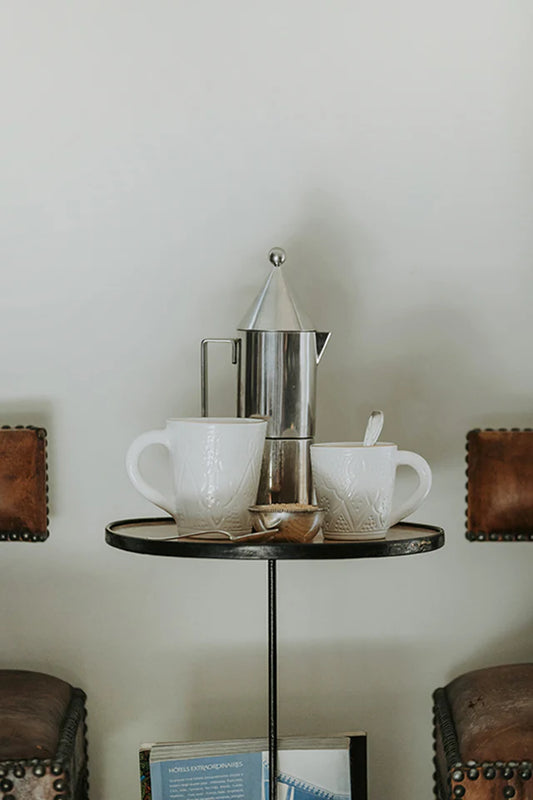 Keramische Theetas – Wit relief met goud – 300 ml