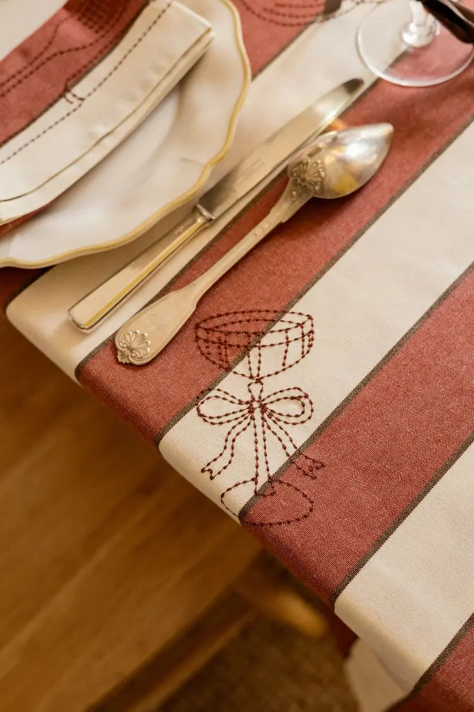 Auguste Rust tablecloth with stripes and embroidery