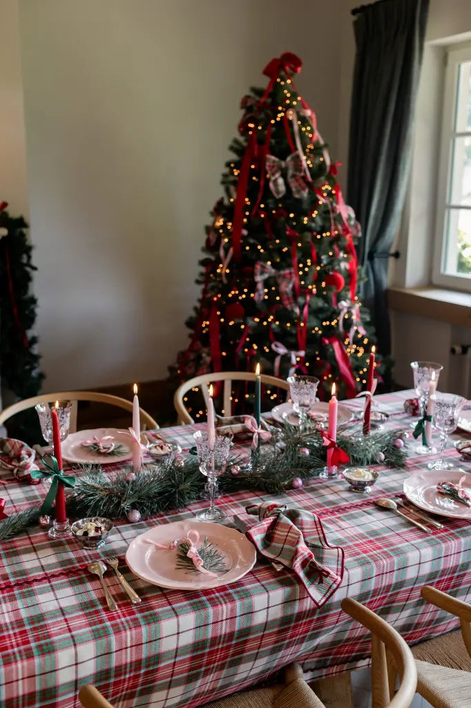 Angèle Red tablecloth with red check