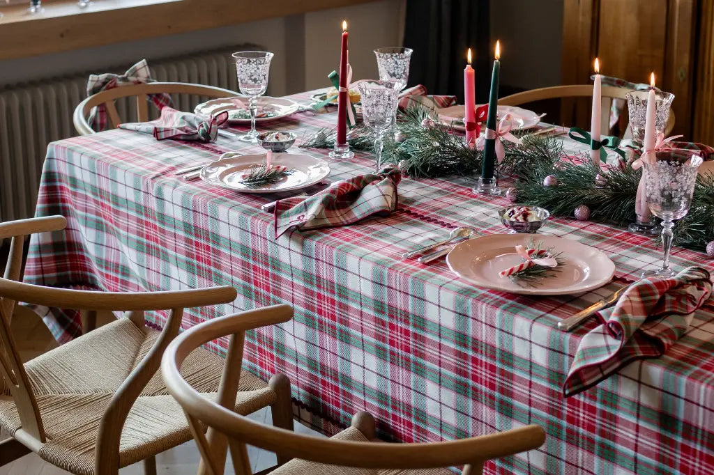Angèle Red tablecloth with red check