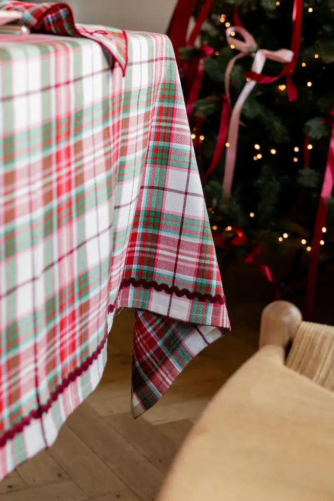 Angèle Red tablecloth with red check