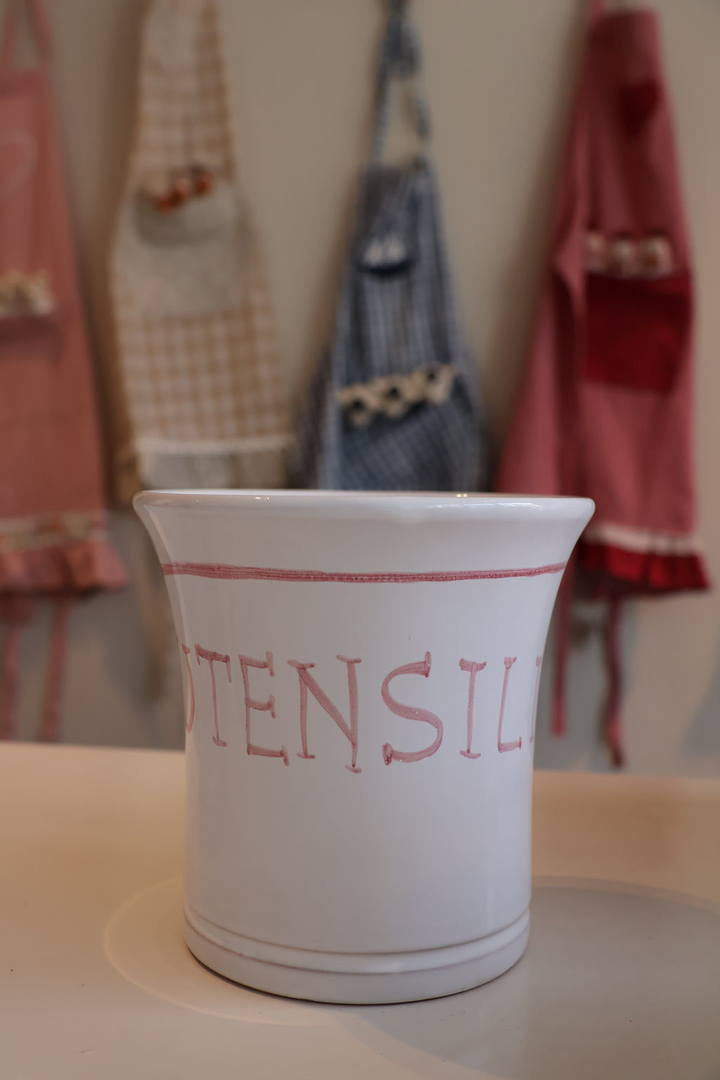 Kitchen utensil holder with inscription – Ø 15 x H 15 cm