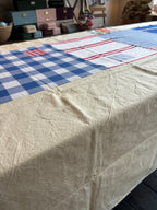 Tafellaken - Gebroken wit met blauw patchwork - 175x250cm