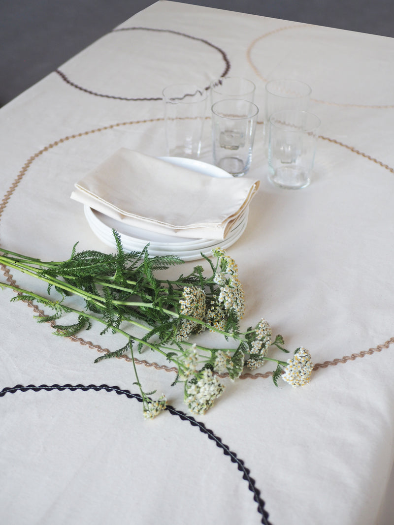 Tafellaken - Gebroken wit gekleurde cirkels - 150 x 240 cm