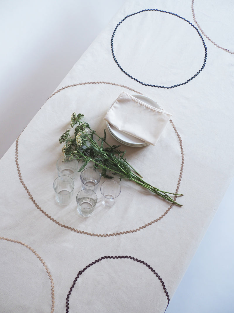 Tafellaken - Gebroken wit gekleurde cirkels - 150 x 240 cm