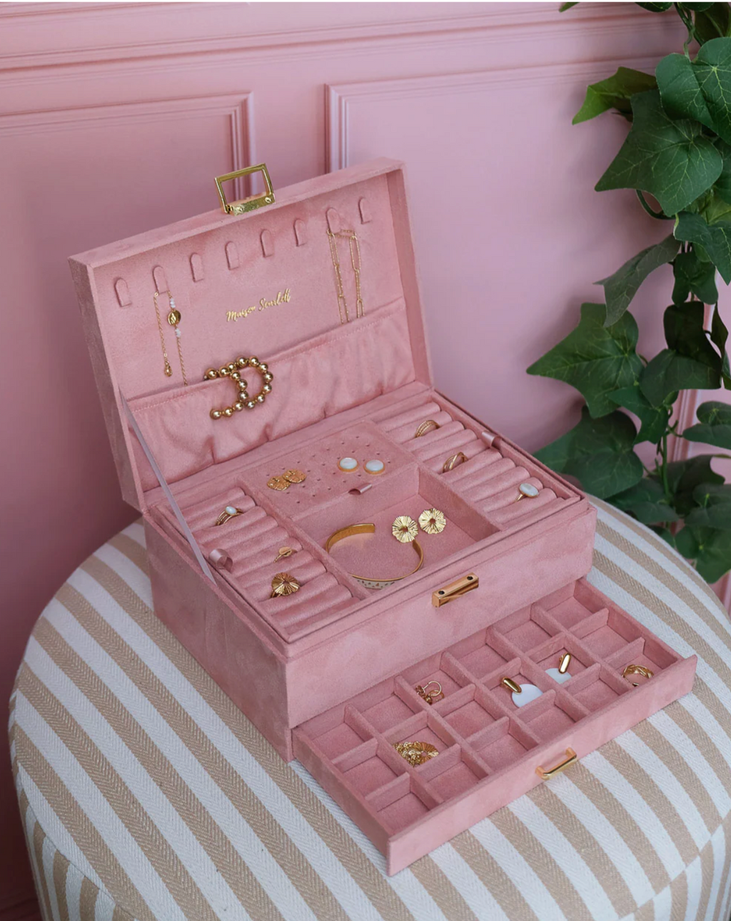 Open jewellery box by Maison Scarlett in velvet pink with tray and drawer full of jewellery