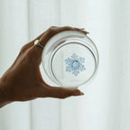 Winter Game tumbler sneeuwvlok in de hand