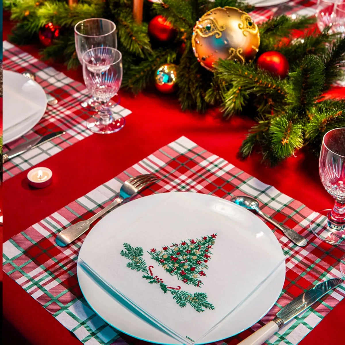 Paper Christmas and winter napkins 40x40