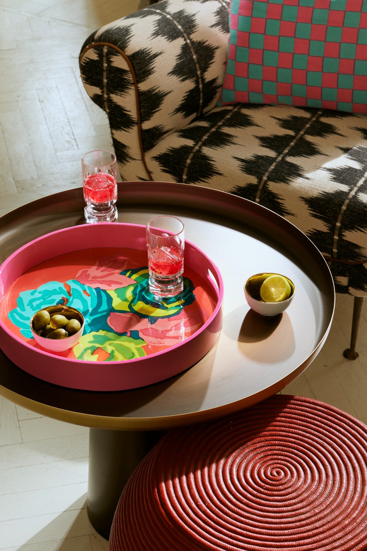 Rond dienblad Nizam Flower geranium, sfeerbeeld met fruit