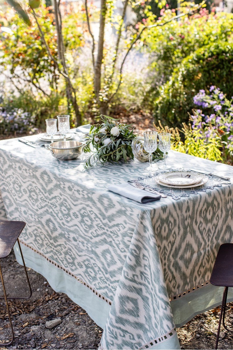 Riviera tafellaken – linnen – Ikat Salvia / Sabbia / Ghiaccio – 170 x 280 cm